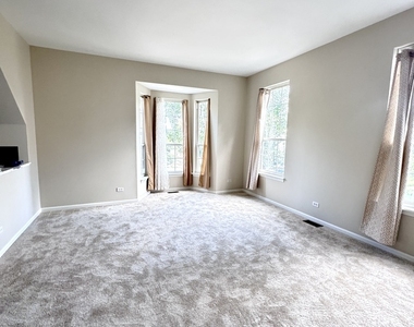 2424 Courtyard Circle - Photo Thumbnail 4