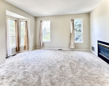 2424 Courtyard Circle - Photo Thumbnail 5