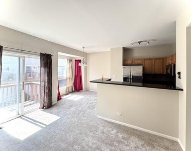 2424 Courtyard Circle - Photo Thumbnail 7