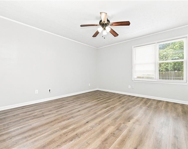 5611 La Fleur Trail - Photo Thumbnail 7