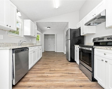 5611 La Fleur Trail - Photo Thumbnail 2