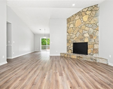 5611 La Fleur Trail - Photo Thumbnail 4