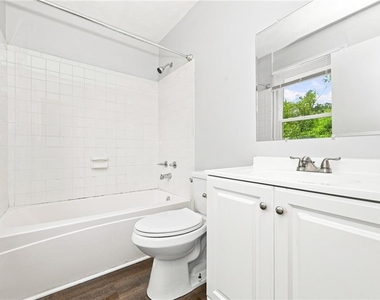 5611 La Fleur Trail - Photo Thumbnail 12