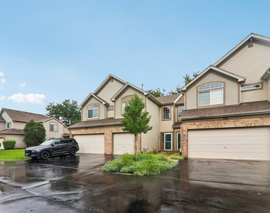 984 Parkhill Circle - Photo Thumbnail 2