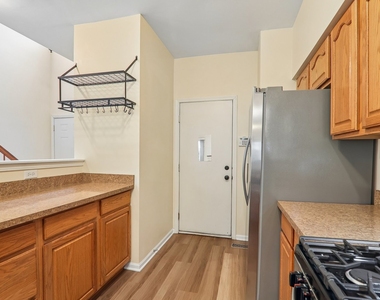 984 Parkhill Circle - Photo Thumbnail 16