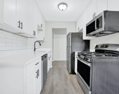 171 W 63rd Street - Photo Thumbnail 3
