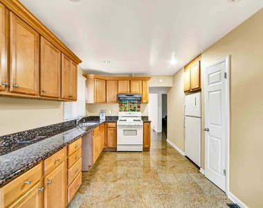 2725 N Oak Park Avenue - Photo Thumbnail 7