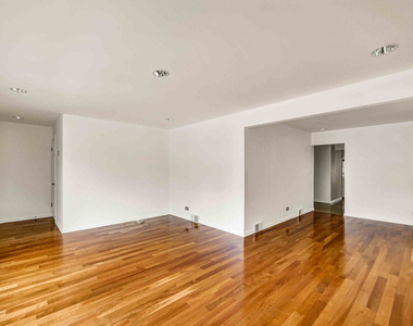 2725 N Oak Park Avenue - Photo Thumbnail 2