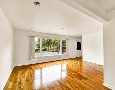 2725 N Oak Park Avenue - Photo Thumbnail 3