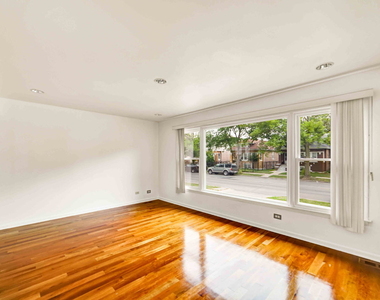 2725 N Oak Park Avenue - Photo Thumbnail 5