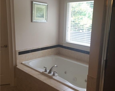 203 Mount Vernon Cove - Photo Thumbnail 8