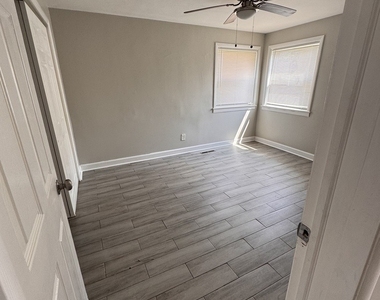18446 Torrence Avenue - Photo Thumbnail 11