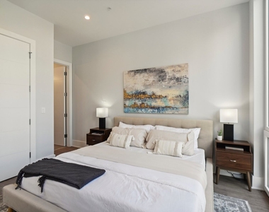 812 W Adams Street - Photo Thumbnail 19