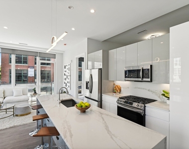 812 W Adams Street - Photo Thumbnail 9