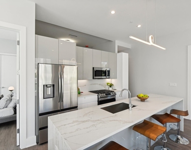 812 W Adams Street - Photo Thumbnail 12