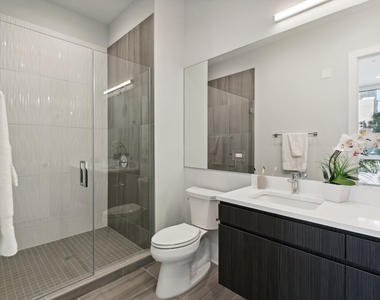 812 W Adams Street - Photo Thumbnail 22