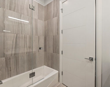812 W Adams Street - Photo Thumbnail 16