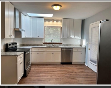2354 Greenglade Road Ne - Photo Thumbnail 2