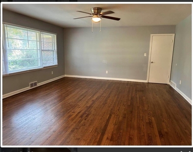2354 Greenglade Road Ne - Photo Thumbnail 4