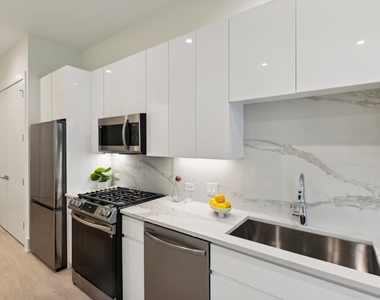 812 W Adams Street - Photo Thumbnail 6