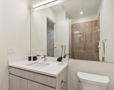 812 W Adams Street - Photo Thumbnail 11