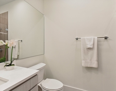 812 W Adams Street - Photo Thumbnail 9