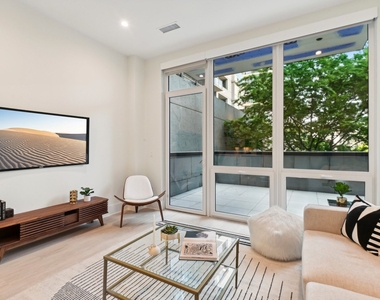 812 W Adams Street - Photo Thumbnail 3