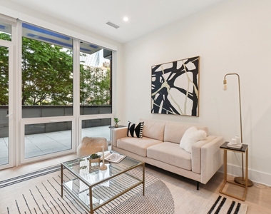 812 W Adams Street - Photo Thumbnail 1