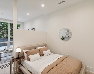812 W Adams Street - Photo Thumbnail 12