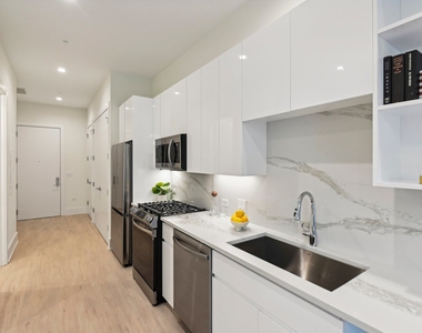 812 W Adams Street - Photo Thumbnail 7