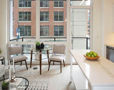 812 W Adams Street - Photo Thumbnail 3