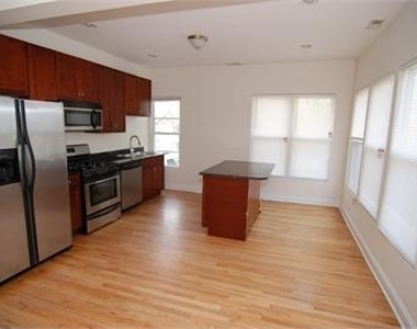 6834 N Ashland Boulevard - Photo Thumbnail 3