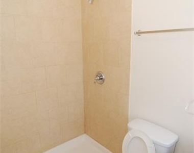 6834 N Ashland Boulevard - Photo Thumbnail 12