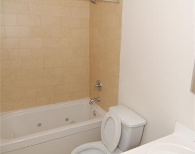 6834 N Ashland Boulevard - Photo Thumbnail 6