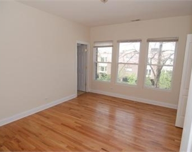 6834 N Ashland Boulevard - Photo Thumbnail 4