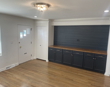117 E 6th Avenue - Photo Thumbnail 2