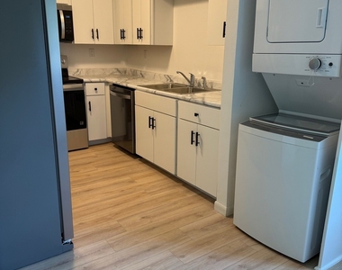 532 West Street - Photo Thumbnail 4