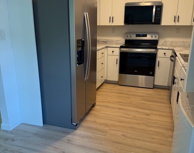532 West Street - Photo Thumbnail 2
