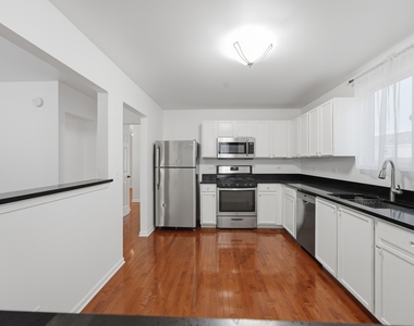 640 Four Seasons Boulevard - Photo Thumbnail 4
