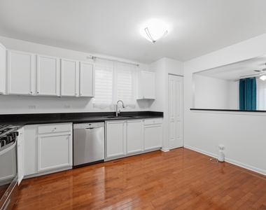 640 Four Seasons Boulevard - Photo Thumbnail 3