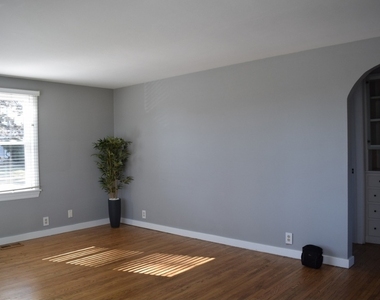254 W Main Street - Photo Thumbnail 7