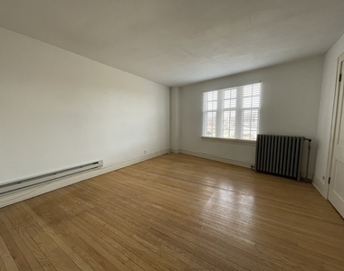 28w579 Stafford Place - Photo Thumbnail 1