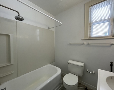 28w579 Stafford Place - Photo Thumbnail 6