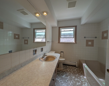 6537 N Natoma Avenue - Photo Thumbnail 8