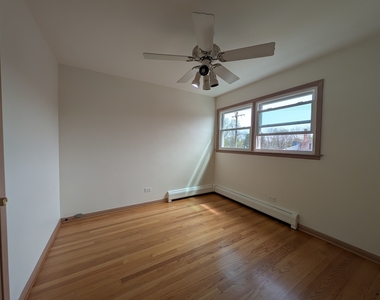 6537 N Natoma Avenue - Photo Thumbnail 5