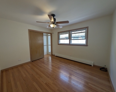 6537 N Natoma Avenue - Photo Thumbnail 3