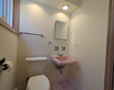 6537 N Natoma Avenue - Photo Thumbnail 7