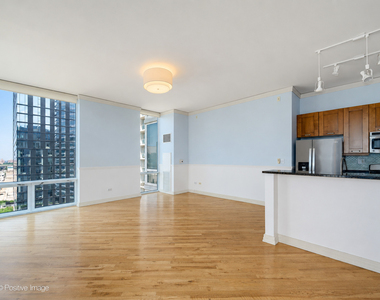 170 W Polk Street - Photo Thumbnail 2