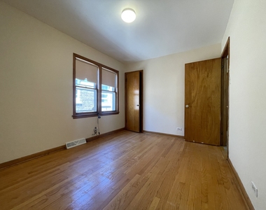 5819 S Narragansett Avenue - Photo Thumbnail 7
