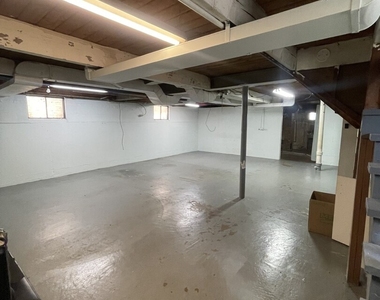 5819 S Narragansett Avenue - Photo Thumbnail 9